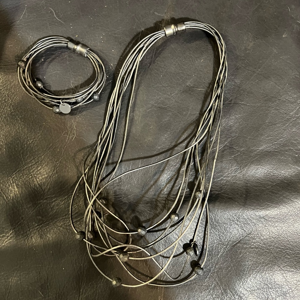 Sweet Lola necklace and bracelet set